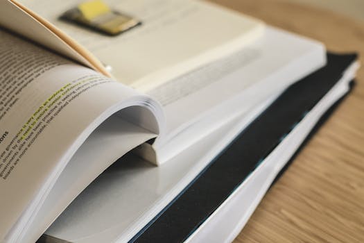 AI 回复中的引用卡片、证据高亮片段与原文跳转面板